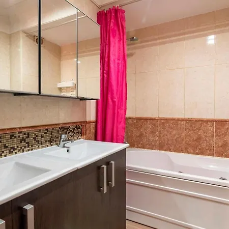 Private With Bathroom And Big Terrace Just For * 아데제